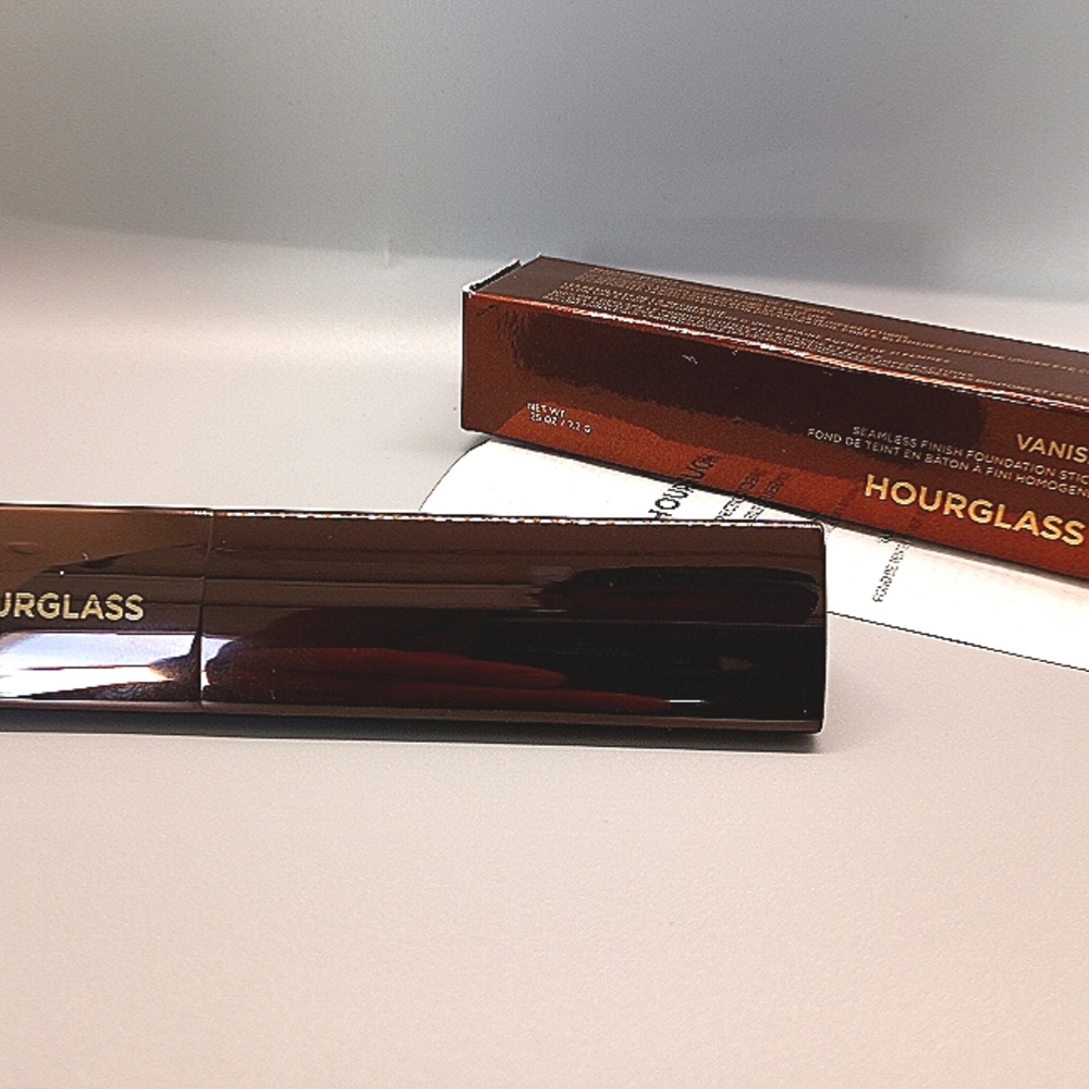 Hourglass Vanish Seamless Finish Foundation Stick Golden Natural